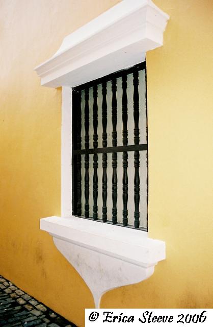 A window in an alley in Old San Juan