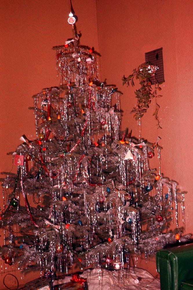 1960, 12: Christmas tree
