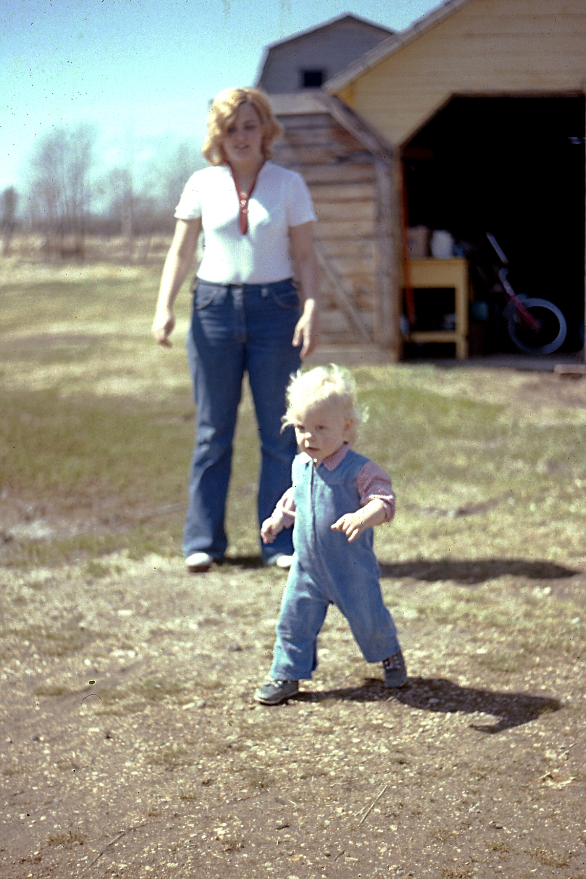1975, 08, 04: toddler and girl